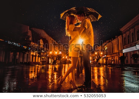 ストックフォト: The Loving Couple In The Rain