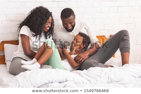 Foto d'archivio: Mother And Daughter Enjoy In Bed At Home