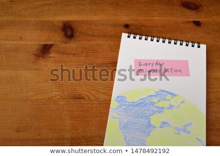 Foto stock: A Book With The Title Nature And Environment Written On The Spin