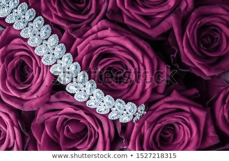 Foto d'archivio: Luxury Diamond Jewelry Bracelet And Pink Roses Flowers Love Gif