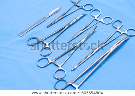 Stockfoto: Surgical Clip And Tweezers