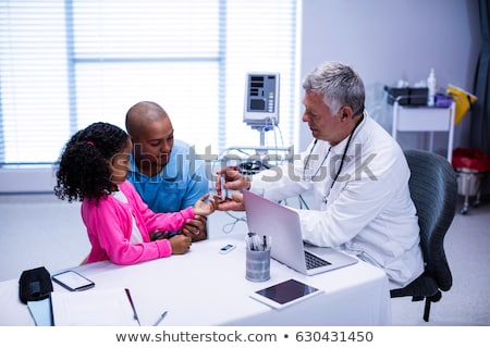 Stockfoto: Doctor Checking Patients Sugar Level With Glucometer