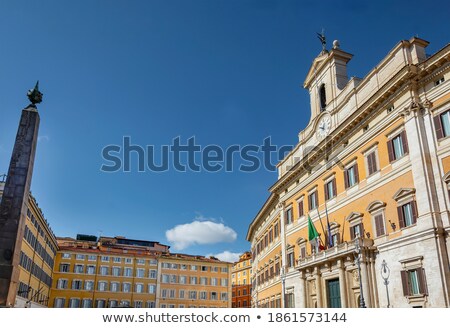 Foto d'archivio: Piazza Montecitorio In The Old Town Of Rome Italy