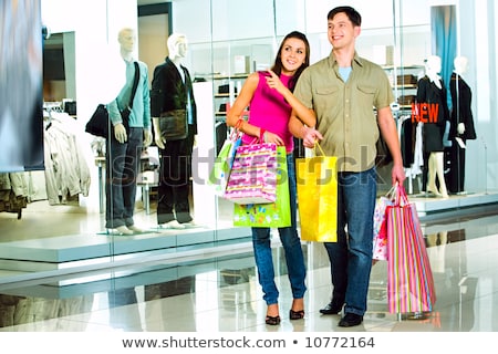 Couple dans le passage de la boutique [[stock_photo]] © Pressmaster