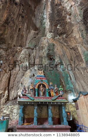 Foto stock: Hindu Deities Altar Inside Batu Caves