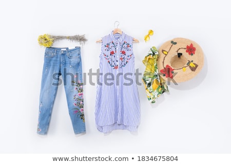 Foto d'archivio: Vertical Image Of Woman In Dress Straw Hat And Sunglasse