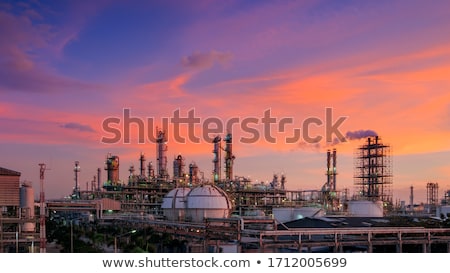 Stockfoto: Oil Refinery Plant At Twilight Morning