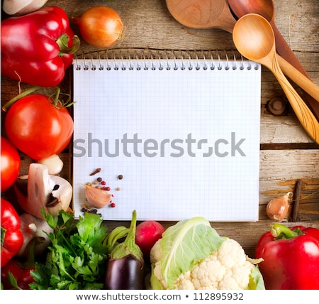 商業照片: Open Notebook And Fresh Vegetables Background
