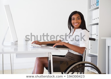 Zdjęcia stock: Iepełnosprawna · Kobieta · Biznesu · Na · Wózku · Inwalidzkim · Przy · Swoim · Biurku