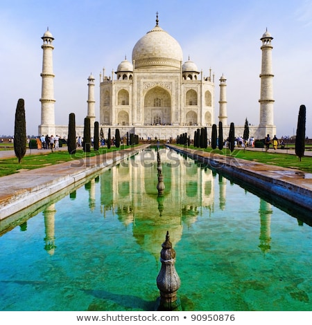 Stockfoto: Perspective View On Taj Mahal Mausoleum
