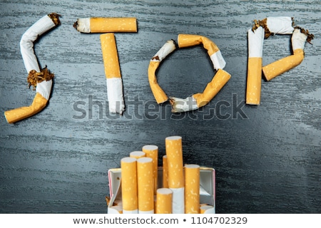 Foto d'archivio: Broken Cigarette Top View Quit Smoking Concept