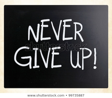 Foto d'archivio: Never Give Up Handwritten On Chalkboard