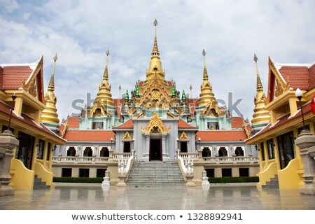 Foto stock: Shrine In The Phra Mahathat Chedi Phakdi Prakat Pagoda