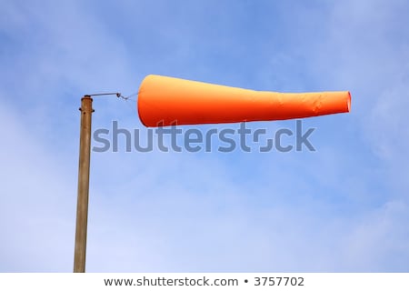 Foto stock: Ma · Windsock · Laranja · Soprando · Em · Um · Vento · Forte