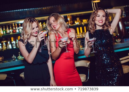 Foto d'archivio: Girls Enjoying Nightlife In A Club Drinking Cocktails