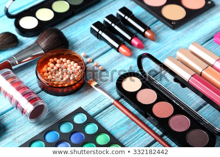 Foto d'archivio: Eyeshadow Palette And Make Up Brush On Blush Pink Background Ey