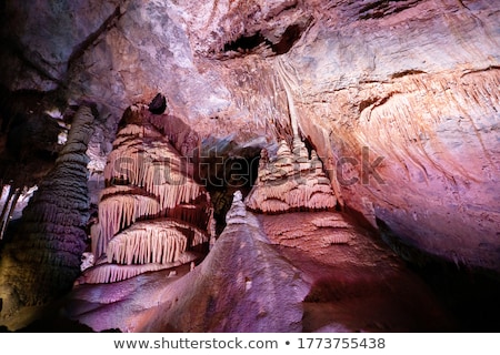 Foto stock: Limestone Cavern Formations