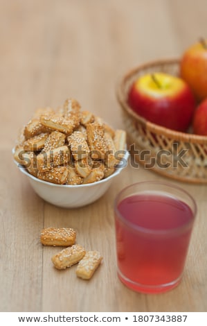 Zdjęcia stock: Sesame Seed Crackers And Fresh Apple