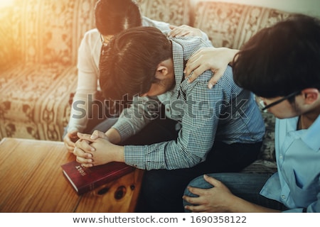 Foto stock: Man Praying With His Bible