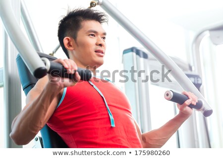 Chinese Man Training Strength In Fitness Gym Stockfoto © Kzenon