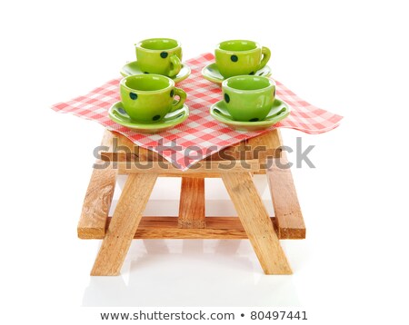 Foto d'archivio: Picnic Table With Green Dotted Tablewear