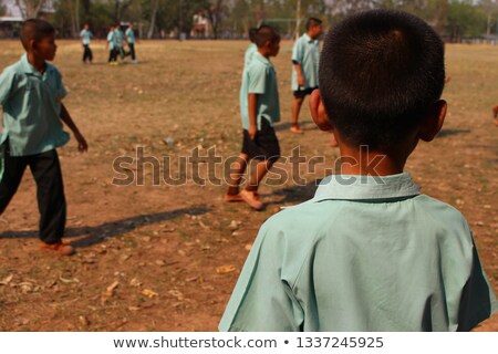 Foto d'archivio: Group Of Friends Stood In Park