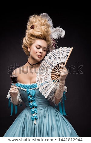 Foto d'archivio: Fashion Baroque Blond Womand Drinking Red Wine