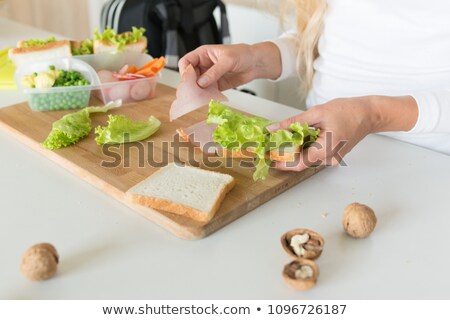 [[stock_photo]]: colière · à · l'école · dans · un · cours · de · cuisine