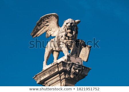 Сток-фото: Column With The Venetian Winged Lion In Piazza Dei Signori In Vi