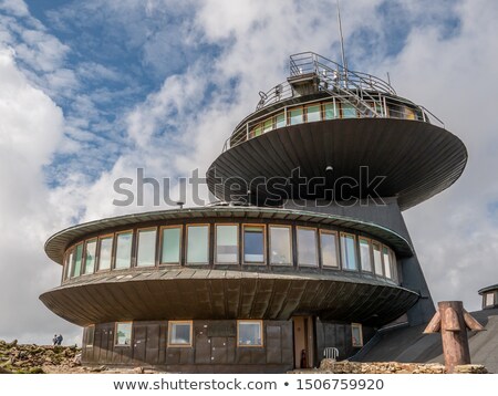 Zdjęcia stock: Meteorological Observatory And Shelter On Sniezka Mountain