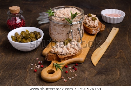 Foto d'archivio: Smoked Salmon Pate On Bread Slices