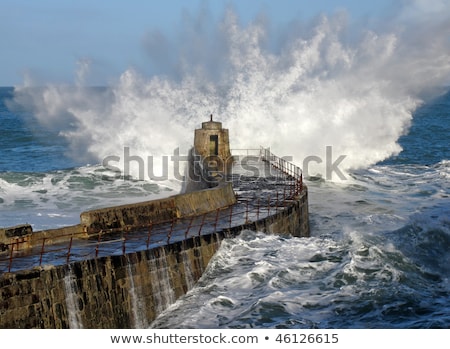 Stockfoto: Ig · Wave · Splash · op · Portreath · Pier · Cornwall · VK