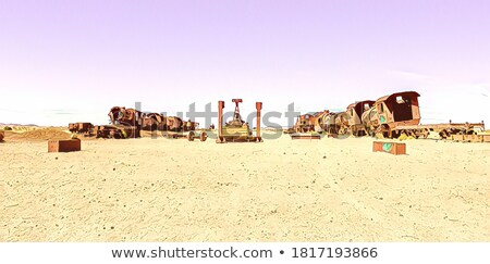 Foto stock: Rusty Wheels In The Sand