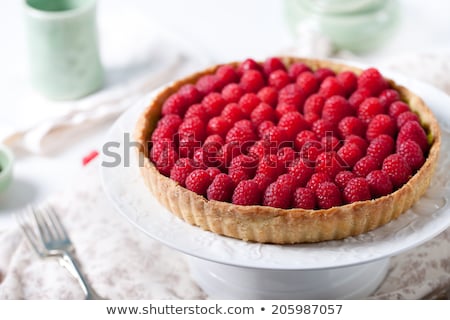 Foto stock: Raspberry Tart On A White Plate Selective Focus