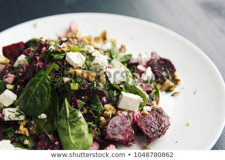 [[stock_photo]]: Oix · dans · un · plat · vert