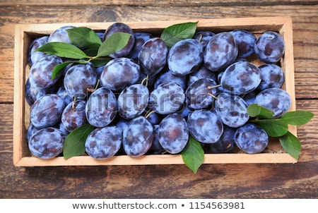 Foto stock: Box Of Plums