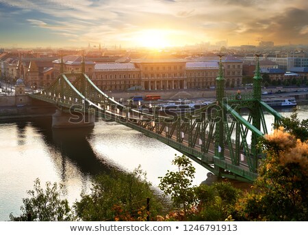 Stockfoto: Sun Over Liberty Bridge