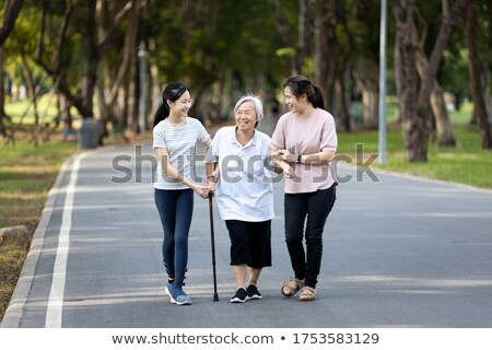 Foto stock: Grandmother And Granddaughter Spend The Weekend In The Park