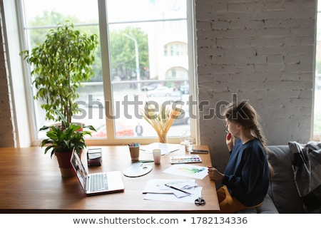 Foto stock: Little Girl Drawing