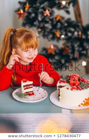 Foto d'archivio: Christmas Cake Decorated With Berries And Little Girl