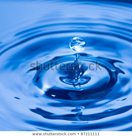 Foto d'archivio: Blue Spherical Drops Of Water Floating