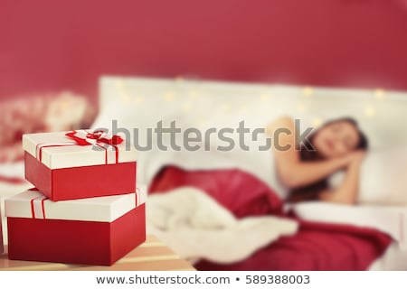 Foto stock: Orpresa · presente · - · mujer · joven · durmiendo