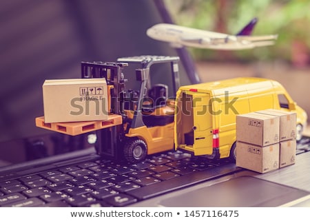 Foto stock: Erviço · de · entrega · frágil