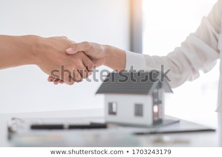 Foto stock: House And Keys In Right Womans Hand