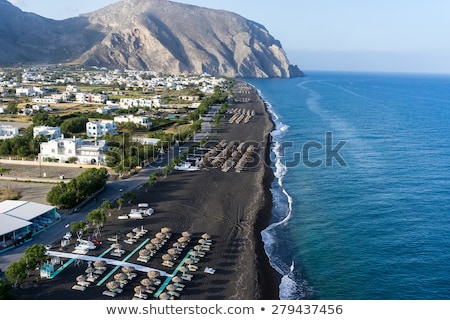 Foto stock: Sunbeds In Perissa Santorini Greece