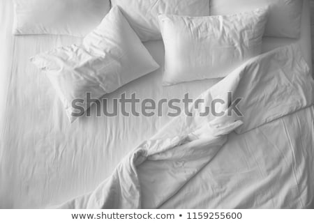 Foto d'archivio: White Pillows And Bed