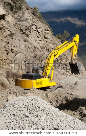 Zdjęcia stock: Heavy Road Construction Elevator Machine In Himalaya Mountains