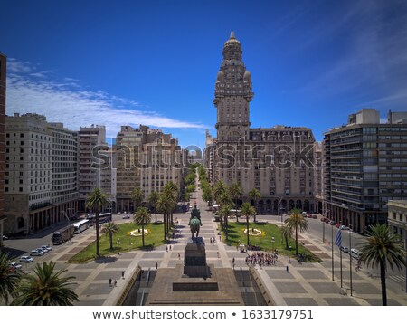 Foto stock: Modern Architecture On The Plaza Independencia In Montevideo