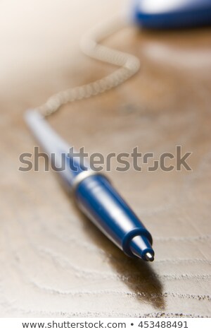 Zdjęcia stock: Amknij · Się · Niebieski · Długopis · Dołączony · Do · łańcucha