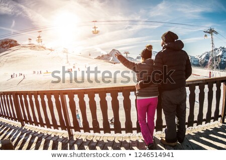 Zdjęcia stock: Young Woman On Ski Slope With Snowboard